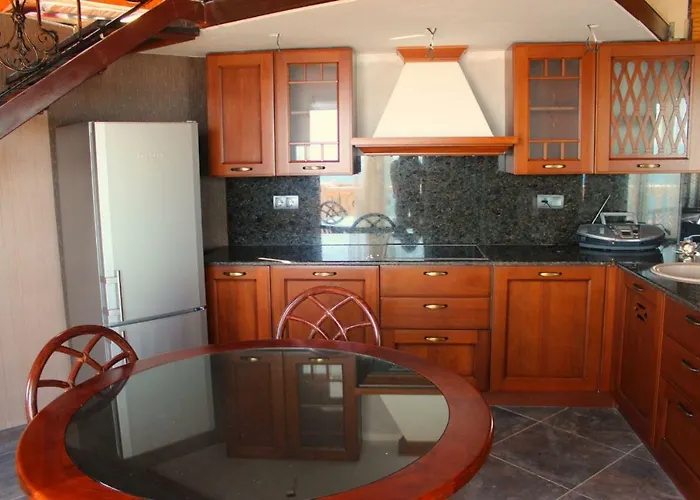 Apart Otel Katalina 4*